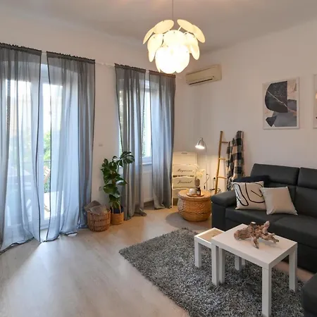 Apartment Lera With Private Parking, 150m From Sea Opatija