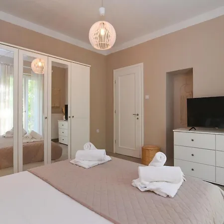 Lera With Private Parking, 150m From Sea Apartment Opatija